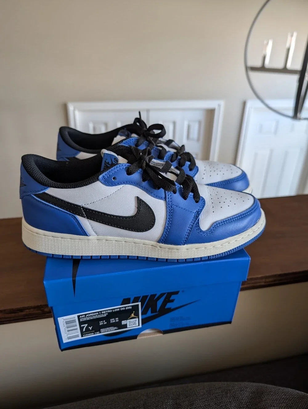 Air Jordan Retro Low OG Game Royal Youth Size 7 - Picture 2 of 10
